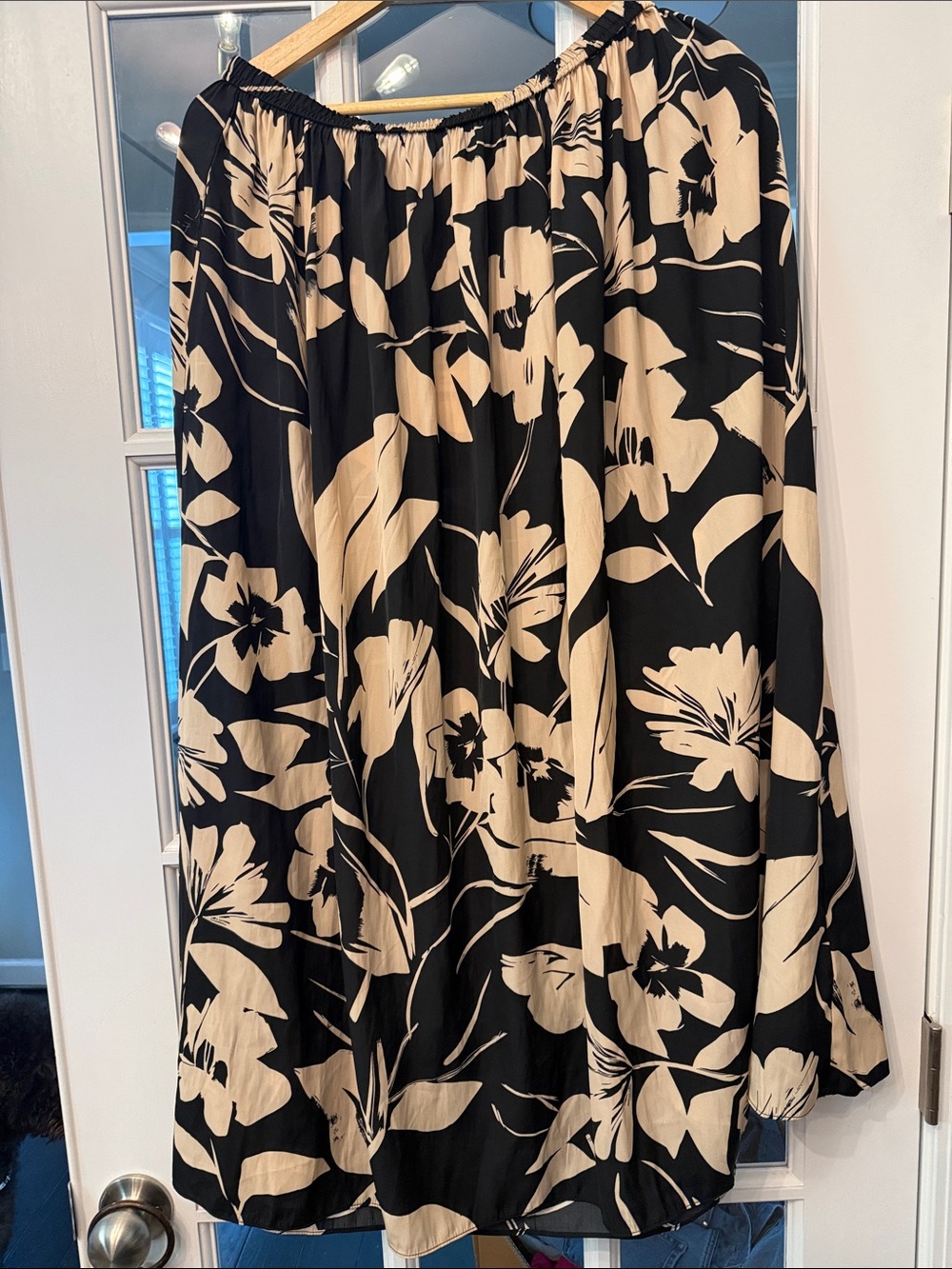 Tahari Black and Cream Floral Skirt Medium NWT